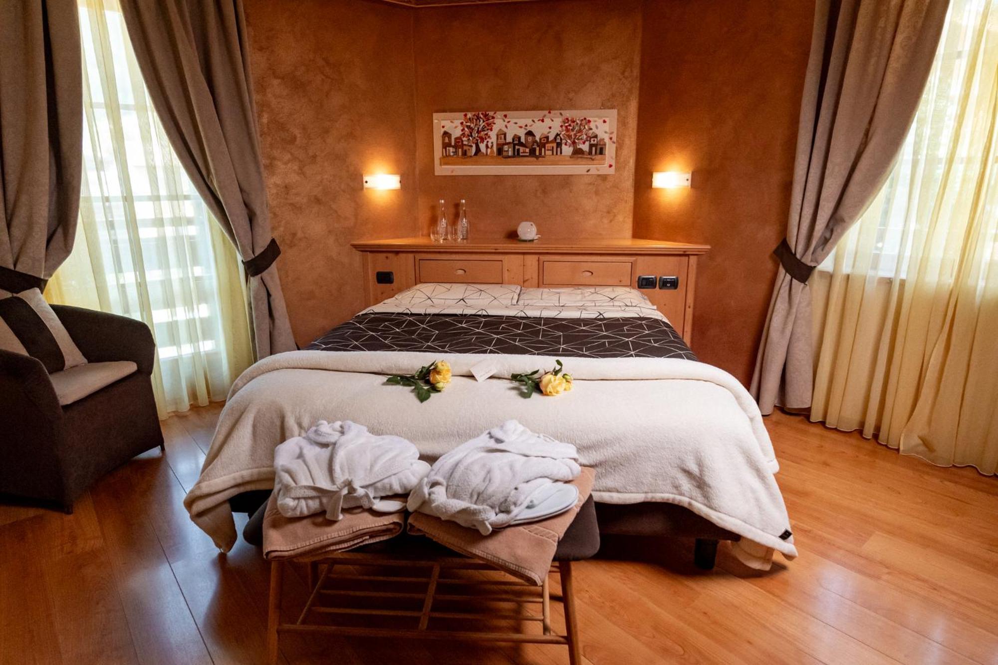 Romantic Charming Hotel Rancolin โมเอนา ภายนอก รูปภาพ